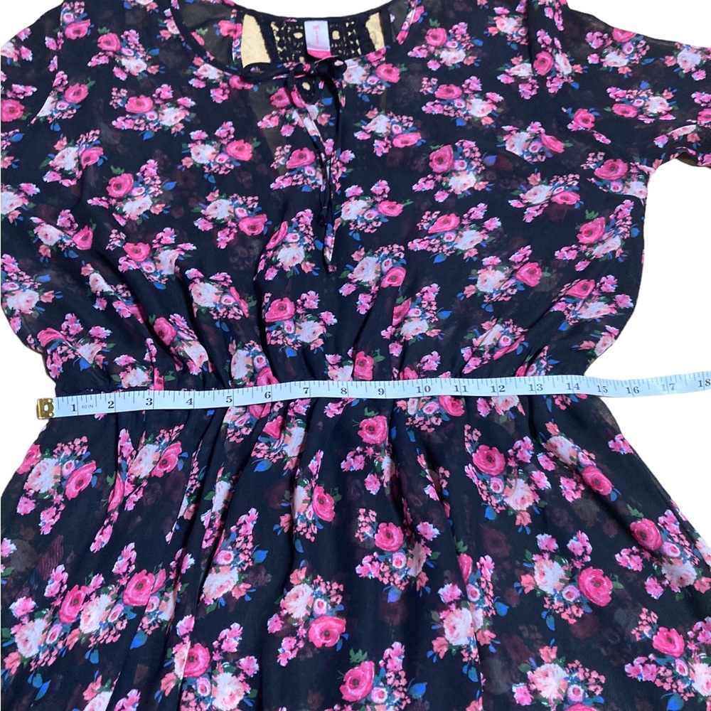 No Boundaries women’s floral boho blouse w/open back blouse & cinched waist. - Picture 4 of 6
